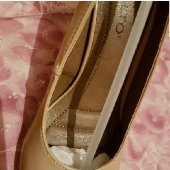 NEW Rialto White Mountain Coline Natural Patent Leather Hi Heels Classic Shoes - Picture 3 of 9